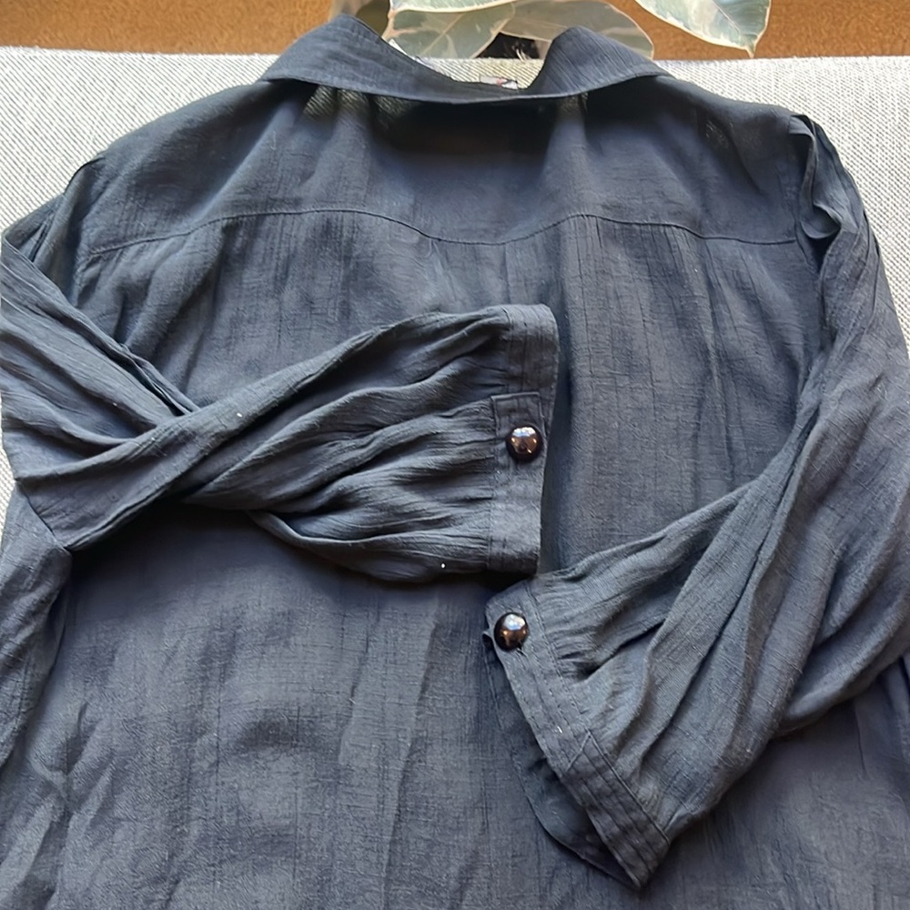 Vintage embroidered Floral Top with colorful buttons - Picture 15 of 17